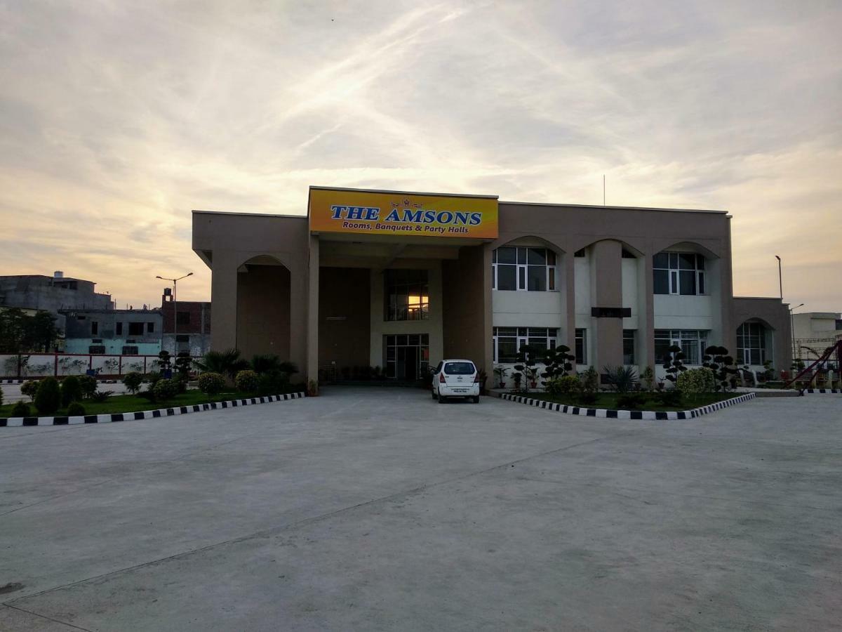 The Amsons Resorts Ludhiana Exterior foto
